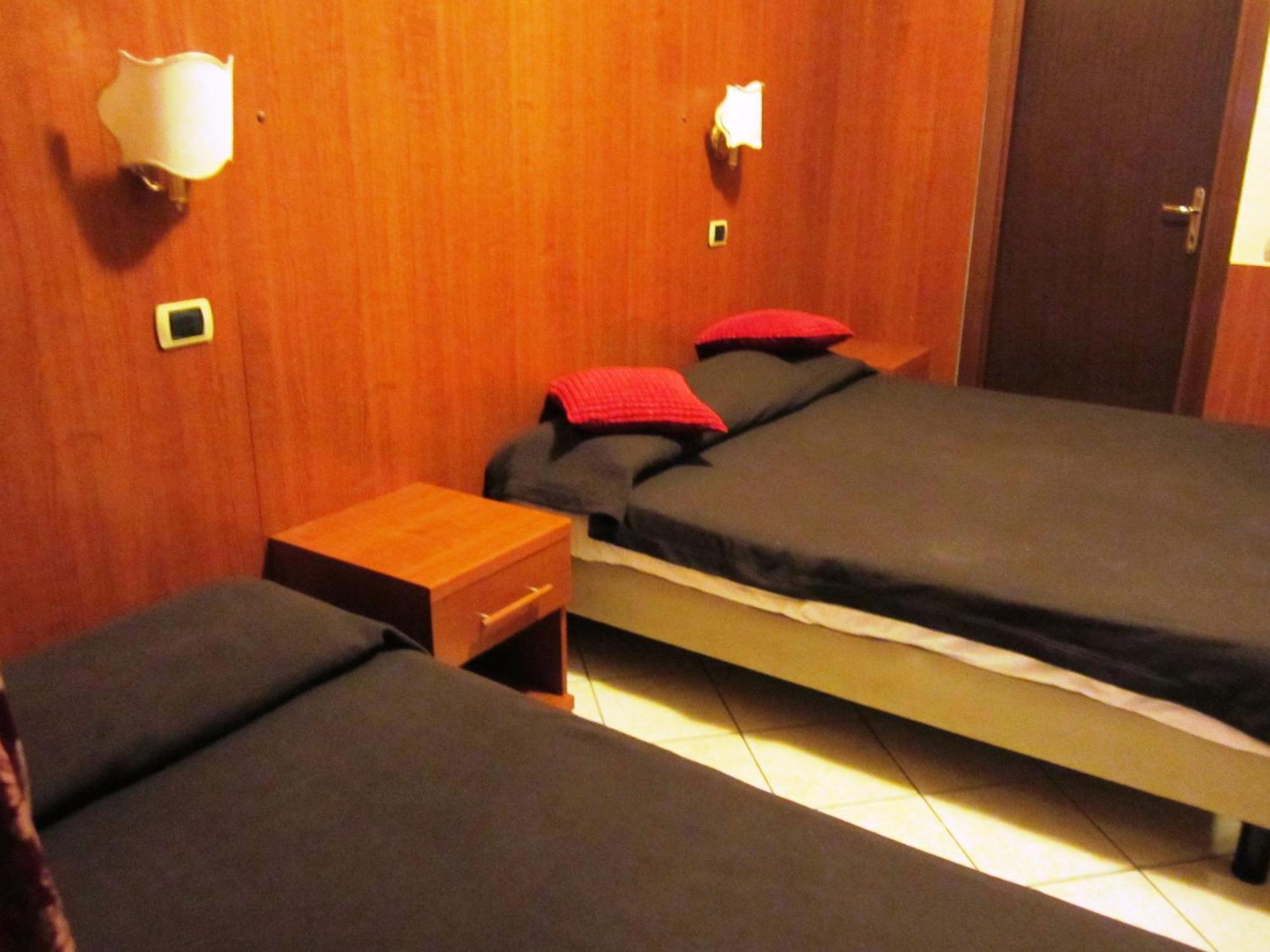 B&B Rome Terminal House Bagian luar foto